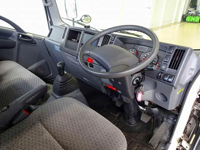 いすゞ エルフ TRG-NLR85AR(2WD)の写真5