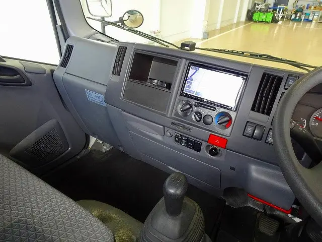いすゞ エルフ TRG-NLR85AR(2WD)の写真9