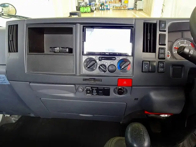 いすゞ エルフ TRG-NLR85AR(2WD)の写真10