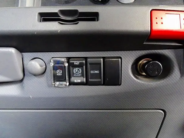 いすゞ エルフ TRG-NLR85AR(2WD)の写真12