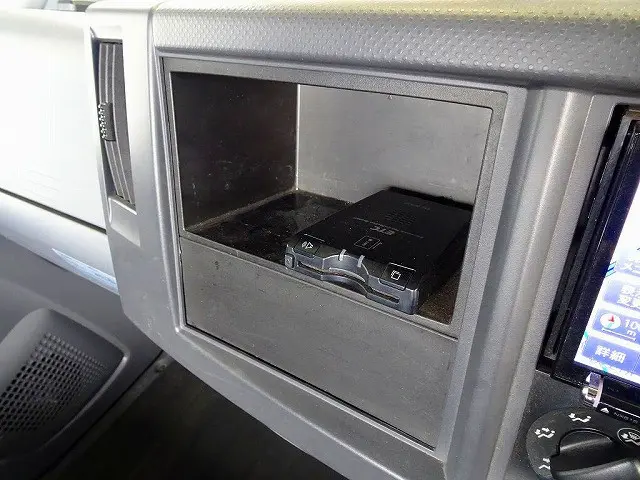 いすゞ エルフ TRG-NLR85AR(2WD)の写真13