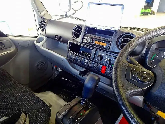 AC　PS　PW　SRS　ABS　キーフリー　左電格ミラー　社外ポータブルナビ/ワンセグTV(CNｰG730D)　ラジオ　ETC　ルームミラー式バックモニター　ドライブレコーダー　フロアAT　2ペダル|トヨタ ダイナ 2KG-XZC605(2WD)の写真9