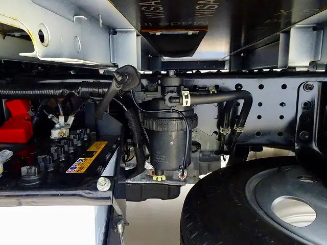 燃料タンク80L　シャーシは 錆止め/マフラー塗装 仕上げに力を入れています。|トヨタ ダイナ 2KG-XZC605(2WD)の写真41