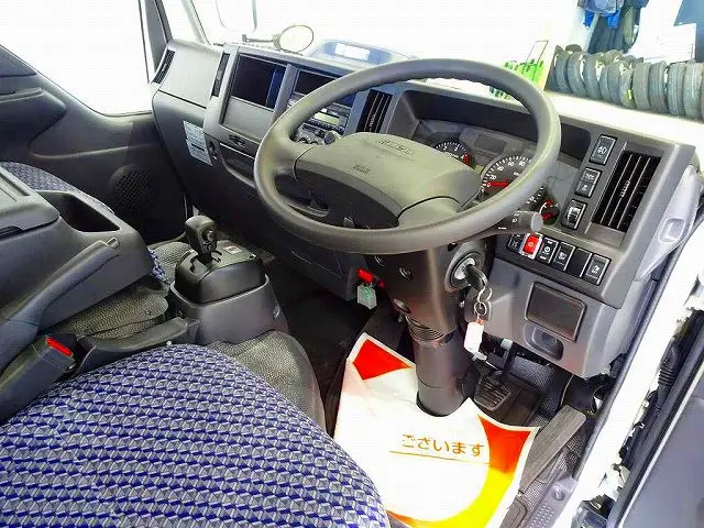 AC PS PW SRS ABS キーレス 左電格ミラー AM/FMラジオ ルームミラー式バックモニター アドブルー フロアAT 2ペダル|いすゞ エルフ 2RG-NHS88A(4WD)の写真5