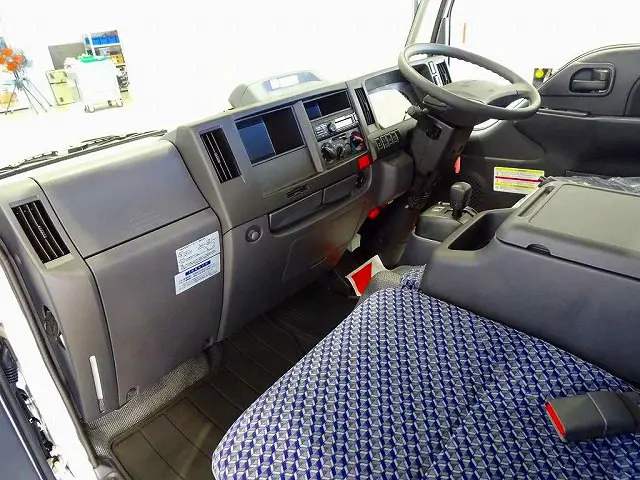 AC PS PW SRS ABS キーレス 左電格ミラー AM/FMラジオ ルームミラー式バックモニター アドブルー フロアAT 2ペダル|いすゞ エルフ 2RG-NHS88A(4WD)の写真7