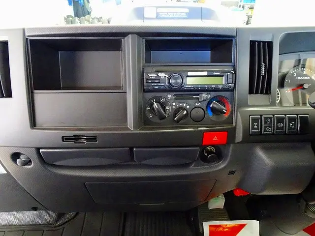 ターボ 排気ブレーキ 車線逸脱警報装置 衝突被害軽減ブレーキ アイドリングストップ フォグランプ トラクションコントロール 室内蛍光灯|いすゞ エルフ 2RG-NHS88A(4WD)の写真10