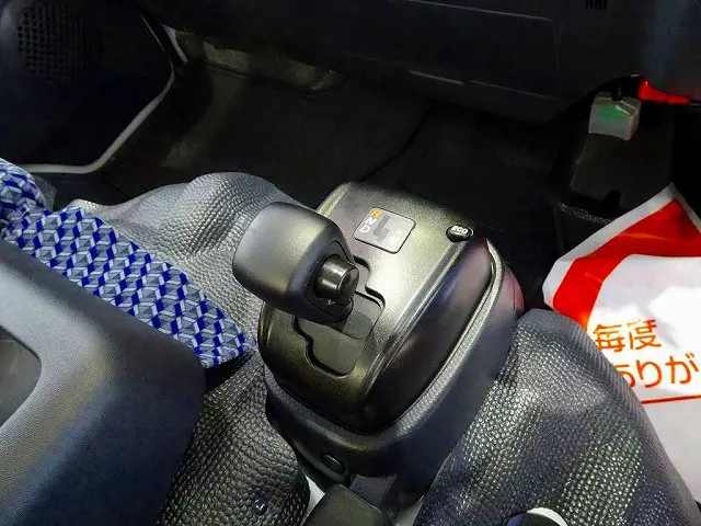 フロアAT 2ペダル|いすゞ エルフ 2RG-NHS88A(4WD)の写真13