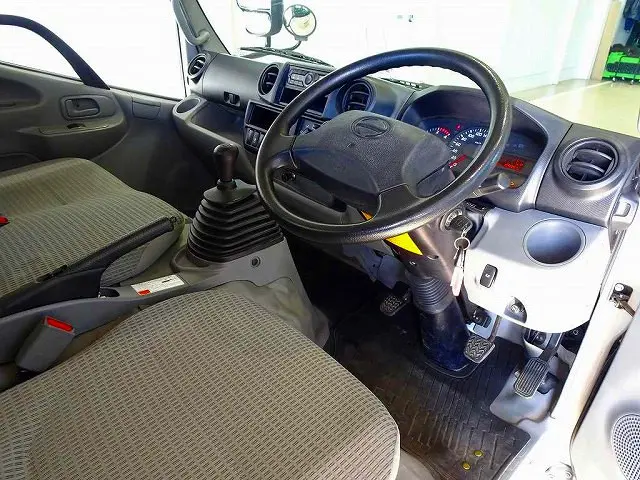 日野 デュトロ TKG-XZU675M(4WD)の写真5