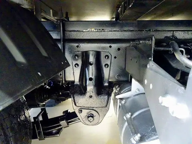 左シャシリア工具箱　シャーシは 錆止め/マフラー塗装 仕上げに力を入れています。|日野 デュトロ TKG-XZU675M(4WD)の写真38