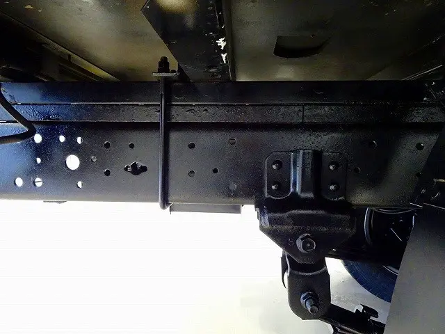 左シャシリア工具箱　シャーシは 錆止め/マフラー塗装 仕上げに力を入れています。|日野 デュトロ TKG-XZU675M(4WD)の写真39