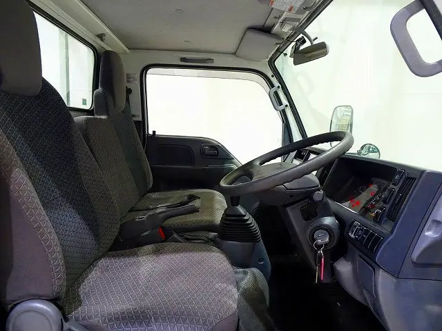 いすゞ エルフ TRG-NJS85A(4WD)の写真6