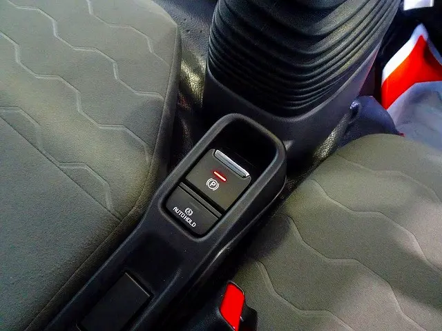 電動パーキングブレーキ|いすゞ エルフ 2RG-NJR88AF(2WD)の写真16