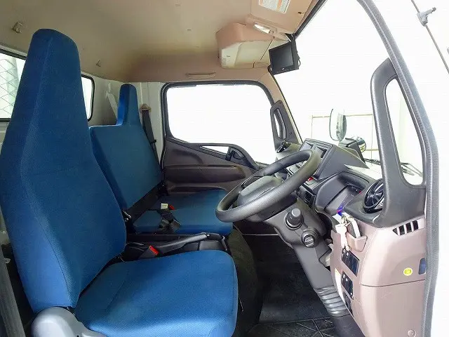 三菱 キャンター 2PG-FEBS0(2WD)の写真6
