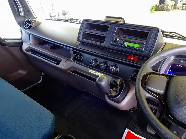 AC PS PW SRS ABS キーフリー 左電格ミラー Bluetooth バックモニター アドブルー ターボ 排気ブレーキ インパネ5MT|三菱 キャンター 2PG-FEBS0(2WD)の写真10