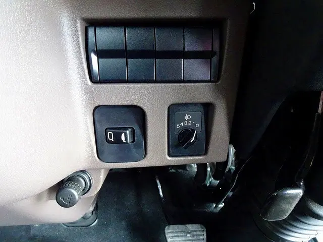 三菱 キャンター 2PG-FEBS0(2WD)の写真13