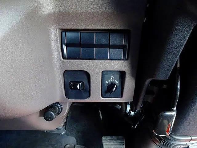 三菱 キャンター 2PG-FEBS0(2WD)の写真13