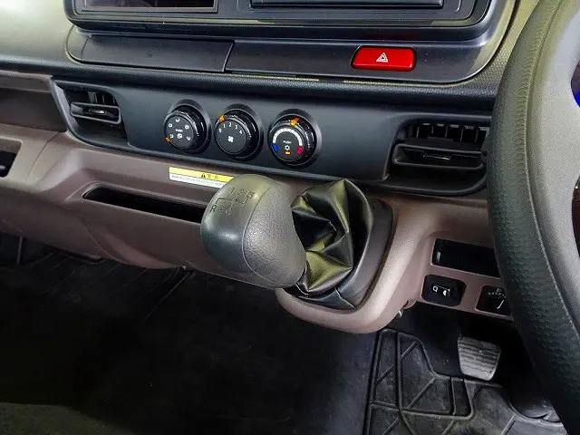 三菱 キャンター 2PG-FEBS0(2WD)の写真15