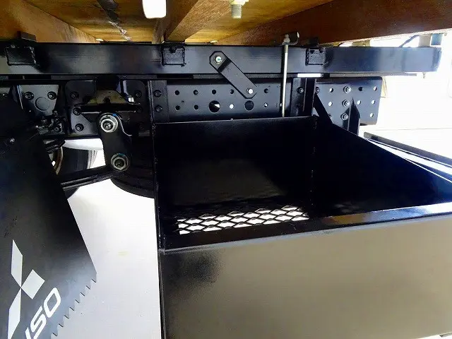 燃料タンク100L 左シャシ中央ステンレス工具箱 左シャシ中央/リア工具BOX|三菱 キャンター 2PG-FEBS0(2WD)の写真39