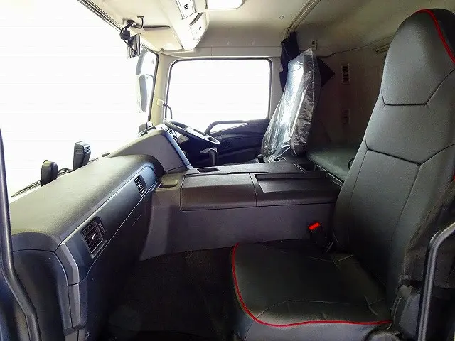 E/Gリターダー　デフロック　クルーズコントロール　EZGO　車線逸脱警報装置　衝突被害軽減ブレーキ　アルミホイール　アイドリングストップ　フォグランプ　トラクションコントロール|三菱 スーパーグレート 2KG-FS74HZ(8x4)の写真6