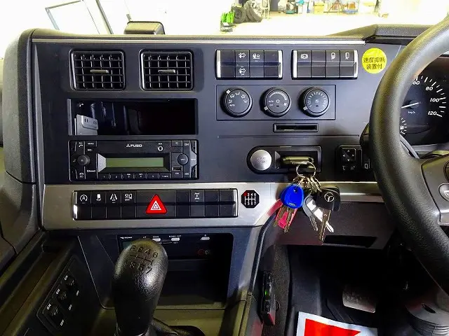 E/Gリターダー　デフロック　クルーズコントロール　EZGO　車線逸脱警報装置　衝突被害軽減ブレーキ　アルミホイール　アイドリングストップ　フォグランプ　トラクションコントロール|三菱 スーパーグレート 2KG-FS74HZ(8x4)の写真9