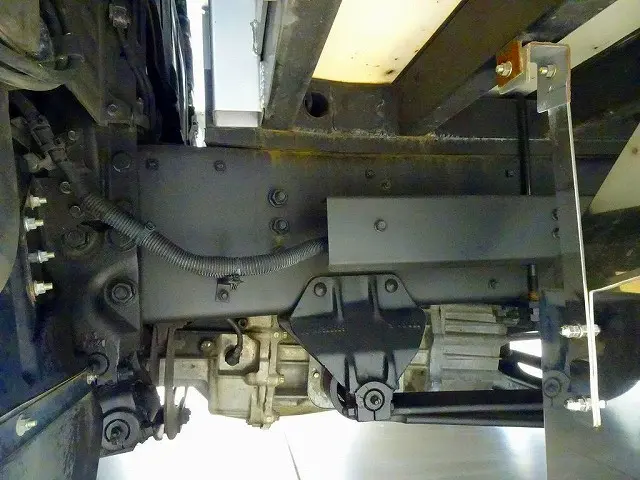 アルミ製燃料タンク300L×2個　タイヤ止め2個　シャーシは 錆止め/マフラー塗装 仕上げに力を入れています。|三菱 スーパーグレート 2KG-FS74HZ(8x4)の写真39