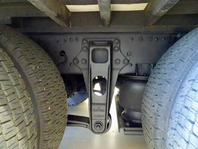 アルミ製燃料タンク300L×2個　タイヤ止め2個　シャーシは 錆止め/マフラー塗装 仕上げに力を入れています。|三菱 スーパーグレート 2KG-FS74HZ(8x4)の写真46