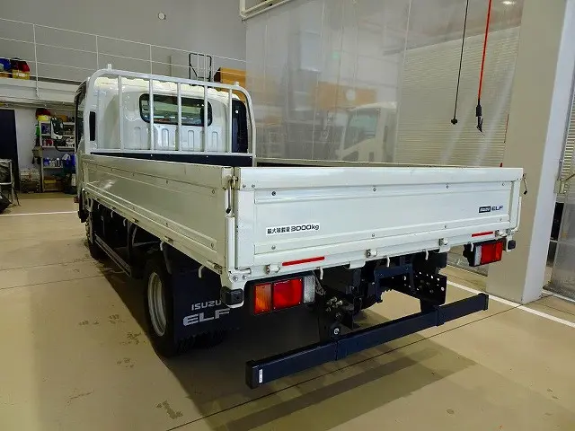 いすゞ エルフ 2RG-NPR88AR(2WD)の写真4