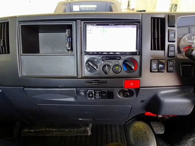 いすゞ エルフ 2RG-NPR88AR(2WD)の写真11