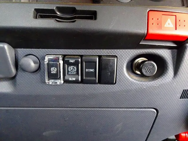 いすゞ エルフ 2RG-NPR88AR(2WD)の写真13