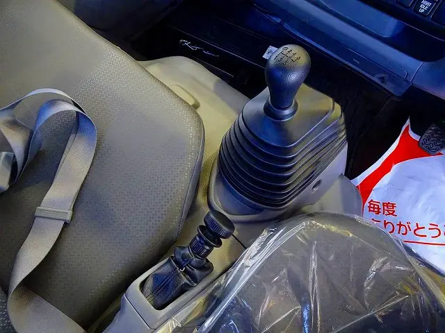 フロア6MT 電動パーキングブレーキ|トヨタ ダイナ 2PG-XZU655(2WD)の写真17