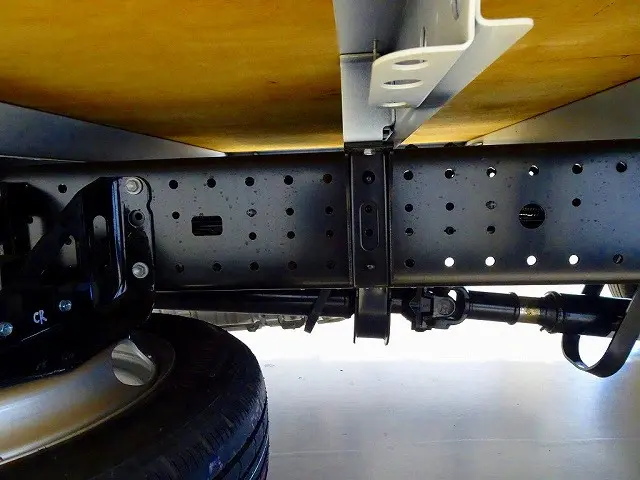 シャーシは 錆止め/マフラー塗装 仕上げに力を入れています。|トヨタ ダイナ 2PG-XZU655(2WD)の写真38