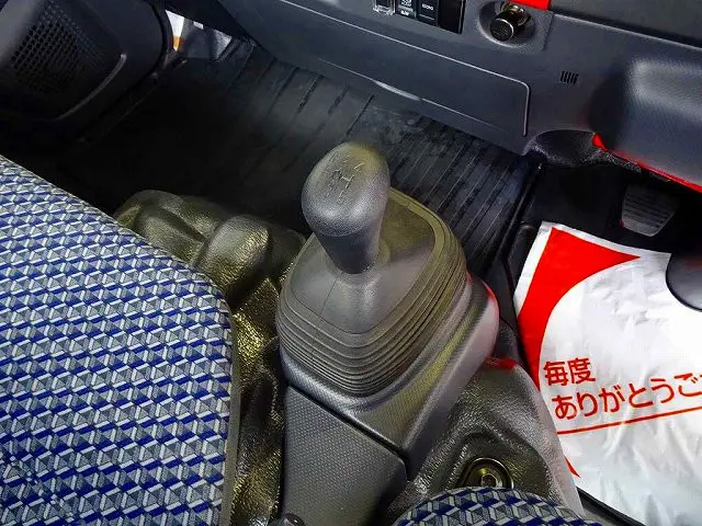 フロア5MT|いすゞ エルフ 2RG-NMS88AR(4WD)の写真19