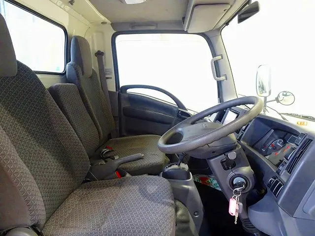 いすゞ エルフ TRG-NMR85R(2WD)の写真6