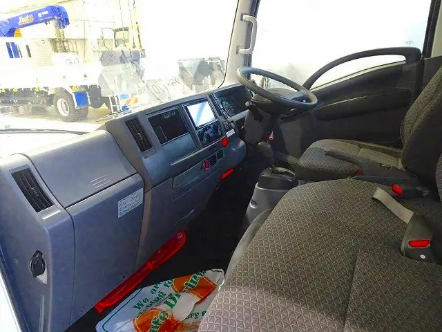いすゞ エルフ TRG-NMR85R(2WD)の写真8