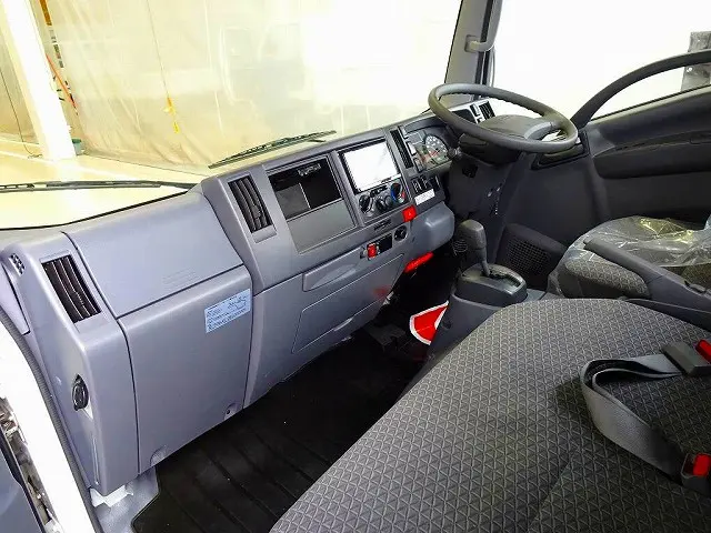 AC PS PW SRS ABS キーレス 左電格ミラー 社外ナビ/フルセグ/DVD/Bluetooth ETC ターボ アイドリングストップ フォグランプ ASR 室内蛍光灯 ハイキャブ|いすゞ エルフ TRG-NMR85R(2WD)の写真8