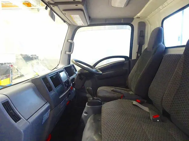いすゞ エルフ TRG-NMR85R(2WD)の写真9
