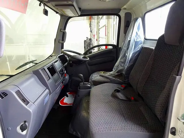 AC PS PW SRS ABS キーレス 左電格ミラー 社外ナビ/フルセグ/DVD/Bluetooth ETC ターボ アイドリングストップ フォグランプ ASR 室内蛍光灯 ハイキャブ|いすゞ エルフ TRG-NMR85R(2WD)の写真9