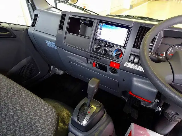 AC PS PW SRS ABS キーレス 左電格ミラー 社外ナビ/フルセグ/DVD/Bluetooth ETC ターボ アイドリングストップ フォグランプ ASR 室内蛍光灯 ハイキャブ|いすゞ エルフ TRG-NMR85R(2WD)の写真10