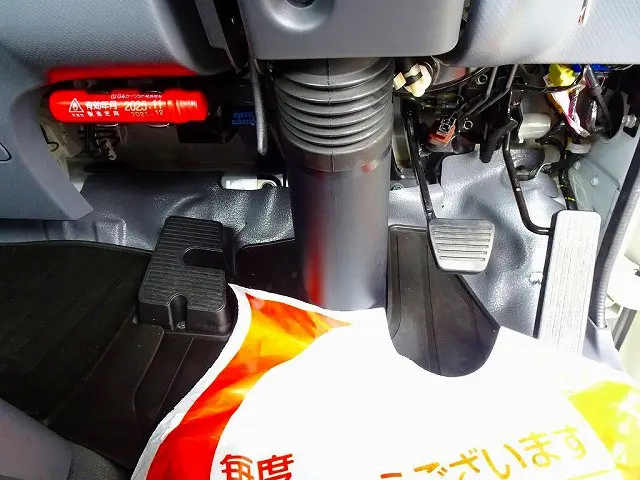 フロアAT 2ペダル|いすゞ エルフ TRG-NMR85R(2WD)の写真18
