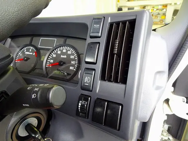 いすゞ エルフ TRG-NMR85R(2WD)の写真19
