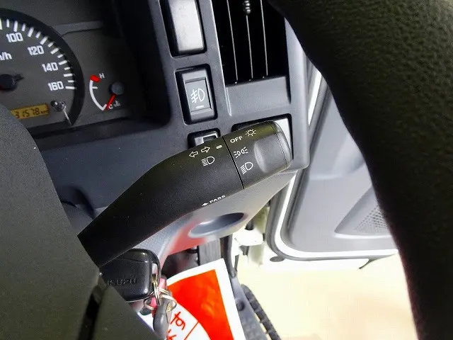 いすゞ エルフ TRG-NMR85R(2WD)の写真21