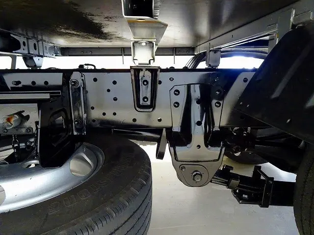 燃料タンク80L シャーシは 錆止め/マフラー塗装 仕上げに力を入れています。|トヨタ トヨエース TKG-XZC605(2WD)の写真33