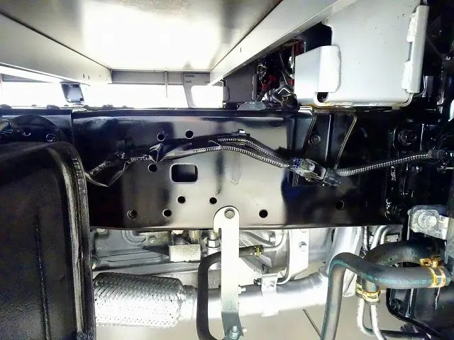 燃料タンク80L シャーシは 錆止め/マフラー塗装 仕上げに力を入れています。|トヨタ トヨエース TKG-XZC605(2WD)の写真37