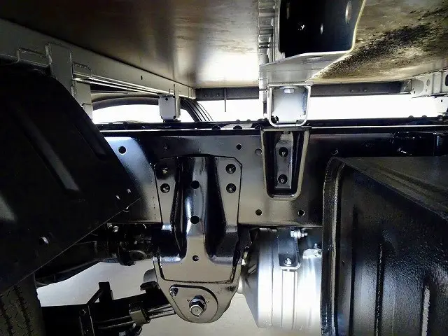 燃料タンク80L シャーシは 錆止め/マフラー塗装 仕上げに力を入れています。|トヨタ トヨエース TKG-XZC605(2WD)の写真39