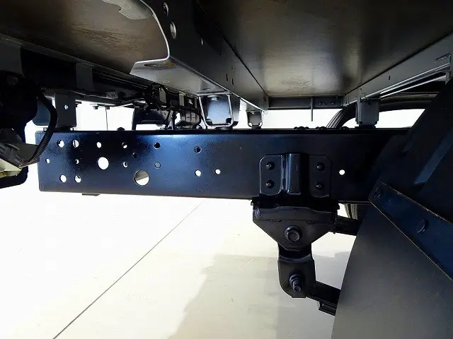 燃料タンク80L シャーシは 錆止め/マフラー塗装 仕上げに力を入れています。|トヨタ トヨエース TKG-XZC605(2WD)の写真40