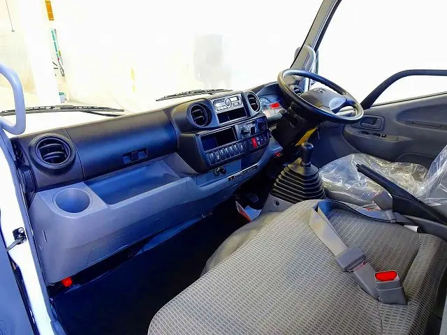 AC　PS　PW　SRS　ABS　キーフリー　ETC　ターボ　排気ブレーキ　車線逸脱警報装置　衝突被害軽減ブレーキ　LEDフォグランプ　トラクションコントロール|トヨタ ダイナ TKG-XZC605(2WD)の写真7