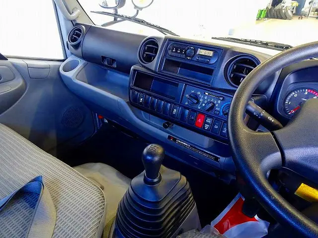AC　PS　PW　SRS　ABS　キーフリー　ETC　ターボ　排気ブレーキ　車線逸脱警報装置　衝突被害軽減ブレーキ　LEDフォグランプ　トラクションコントロール|トヨタ ダイナ TKG-XZC605(2WD)の写真9