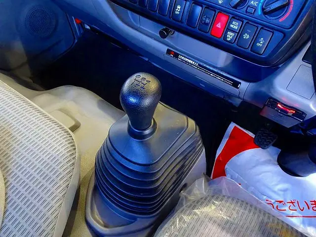 フロア5MT|トヨタ ダイナ TKG-XZC605(2WD)の写真14