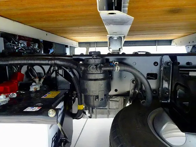 燃料タンク80L　シャーシは 錆止め/マフラー塗装 仕上げに力を入れています。|トヨタ ダイナ TKG-XZC605(2WD)の写真33