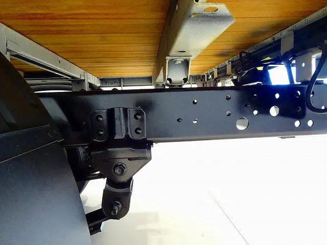 燃料タンク80L　シャーシは 錆止め/マフラー塗装 仕上げに力を入れています。|トヨタ ダイナ TKG-XZC605(2WD)の写真35